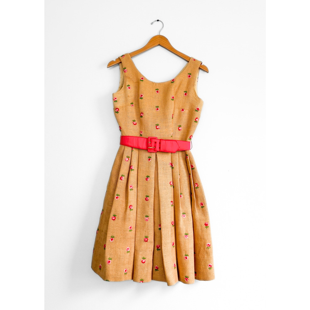 Vintage 1950s Burlap Woven Rose Embroidered Garden Party A-Line Belted Dress